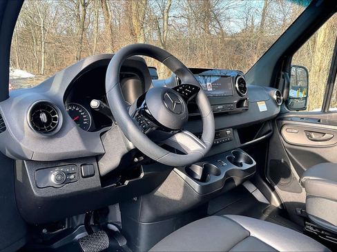 New 2026 Mercedes-Benz Sprinter 2500 image 9
