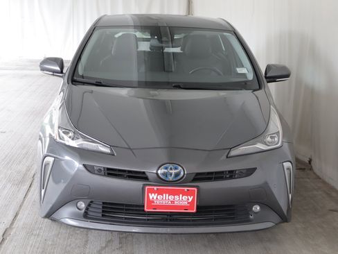 Used 2020 Toyota Prius XLE image 3
