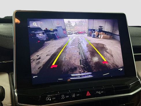 Used 2023 Jeep Compass Limited image 14