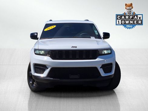 Used 2023 Jeep Grand Cherokee Altitude RWD image 2