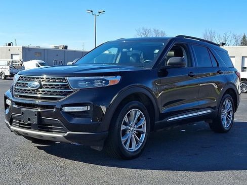 Used 2023 Ford Explorer XLT w/ Equipment Group 202A image 6