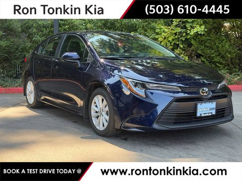 Used 2025 Toyota Corolla LE w/ LE Premium Package FWD image 1