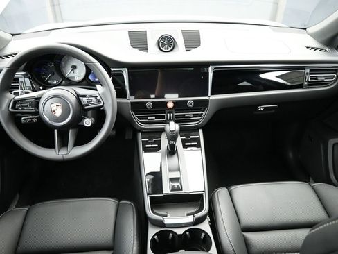 Certified 2026 Porsche Macan S image 23