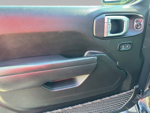 Used 2024 Jeep Wrangler Unlimited image 16