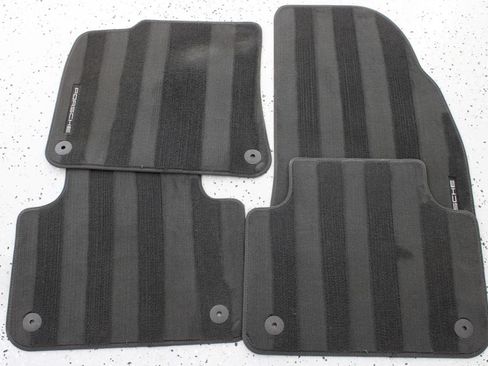 Used 2021 Porsche Cayenne image 96