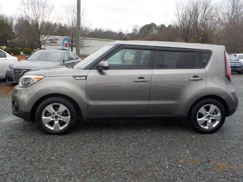 Used 2018 Kia Soul w/ Convenience Package image 2