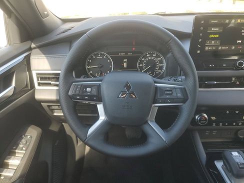 New 2026 Mitsubishi Outlander LE AWD/4WD image 13