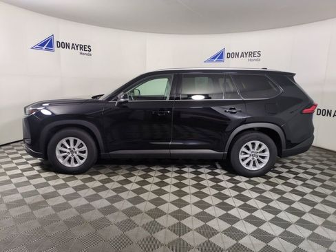 Used 2024 Toyota Grand Highlander XLE image 2