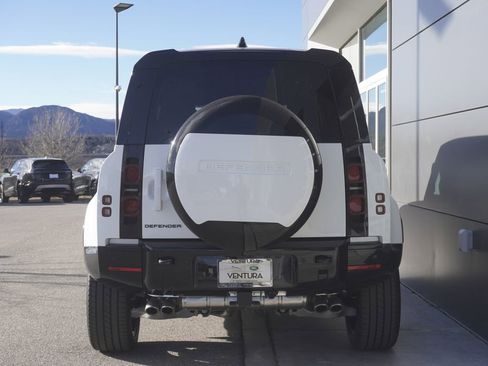 New 2025 Land Rover Defender 110 X-Dynamic SE image 6