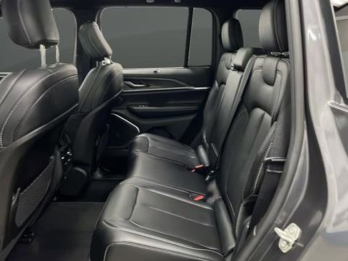 Used 2024 Jeep Grand Cherokee Limited w/ Luxury Tech Group II image 23