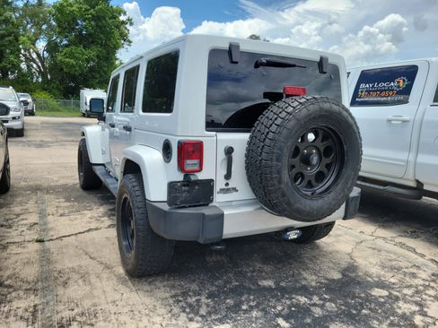 Used 2014 Jeep Wrangler Unlimited Sahara w/ Connectivity Group AWD/4WD image 4