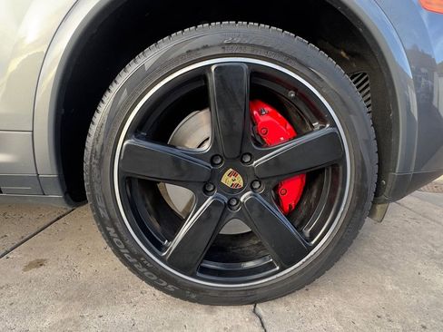 Used 2018 Porsche Cayenne Turbo image 10