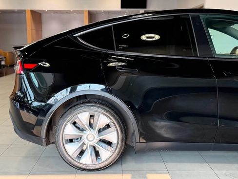 Used 2021 Tesla Model Y Long Range AWD/4WD image 17