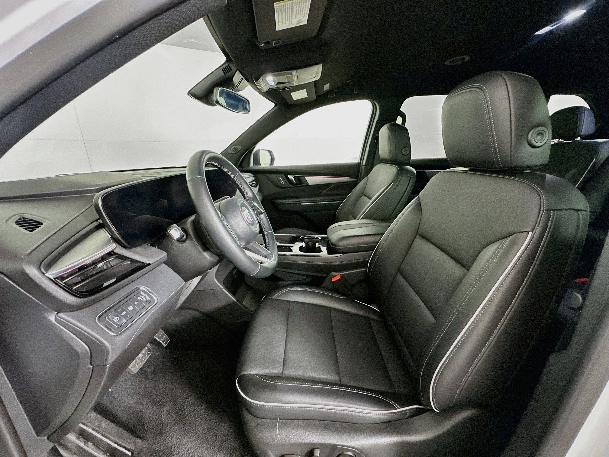 Used 2025 Buick Enclave Preferred FWD image 13