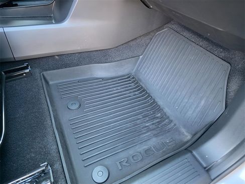 Used 2023 Nissan Rogue SV w/ SV Premium B Package image 9