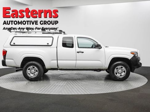 Used 2019 Toyota Tacoma SR image 4