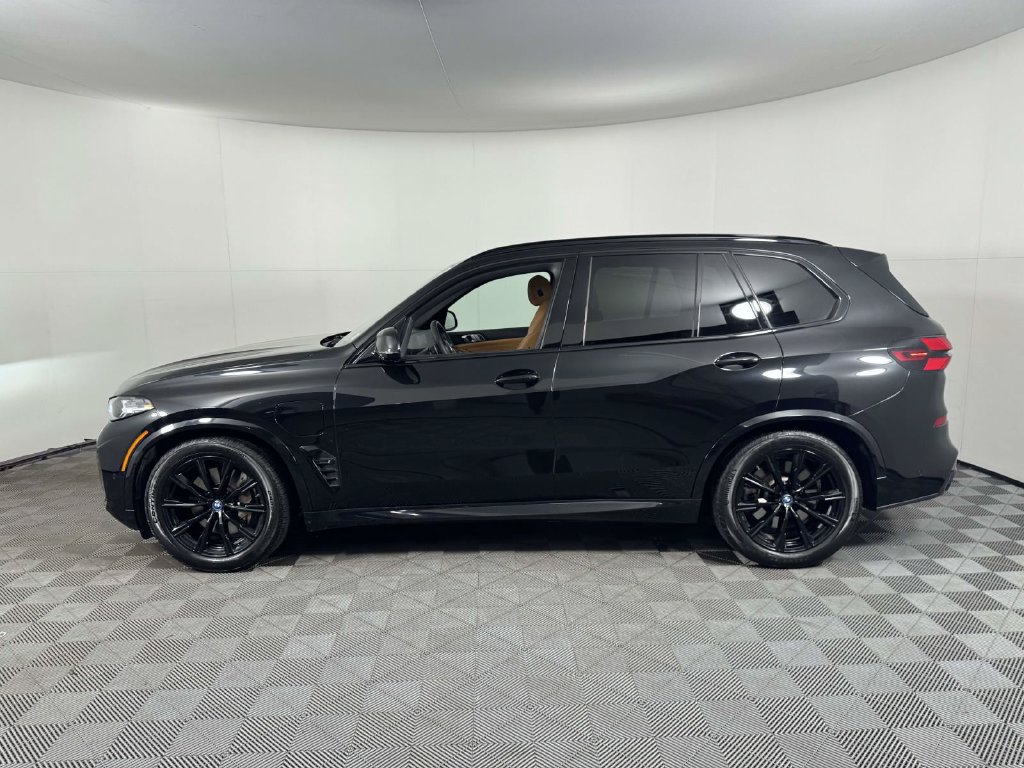 Used 2024 BMW X5 xDrive50e w/ M Sport Package AWD/4WD image 11