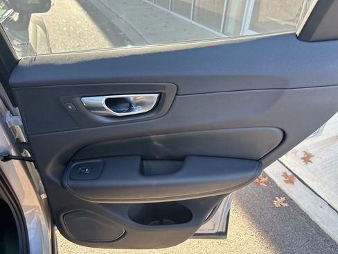 Certified 2025 Volvo XC60 B5 Plus image 12