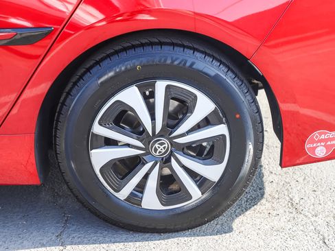 Used 2018 Toyota Prius Prime Premium image 12