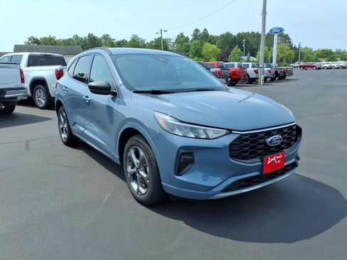 Used 2023 Ford Escape ST-Line w/ Tech Pack #1 AWD/4WD image 8