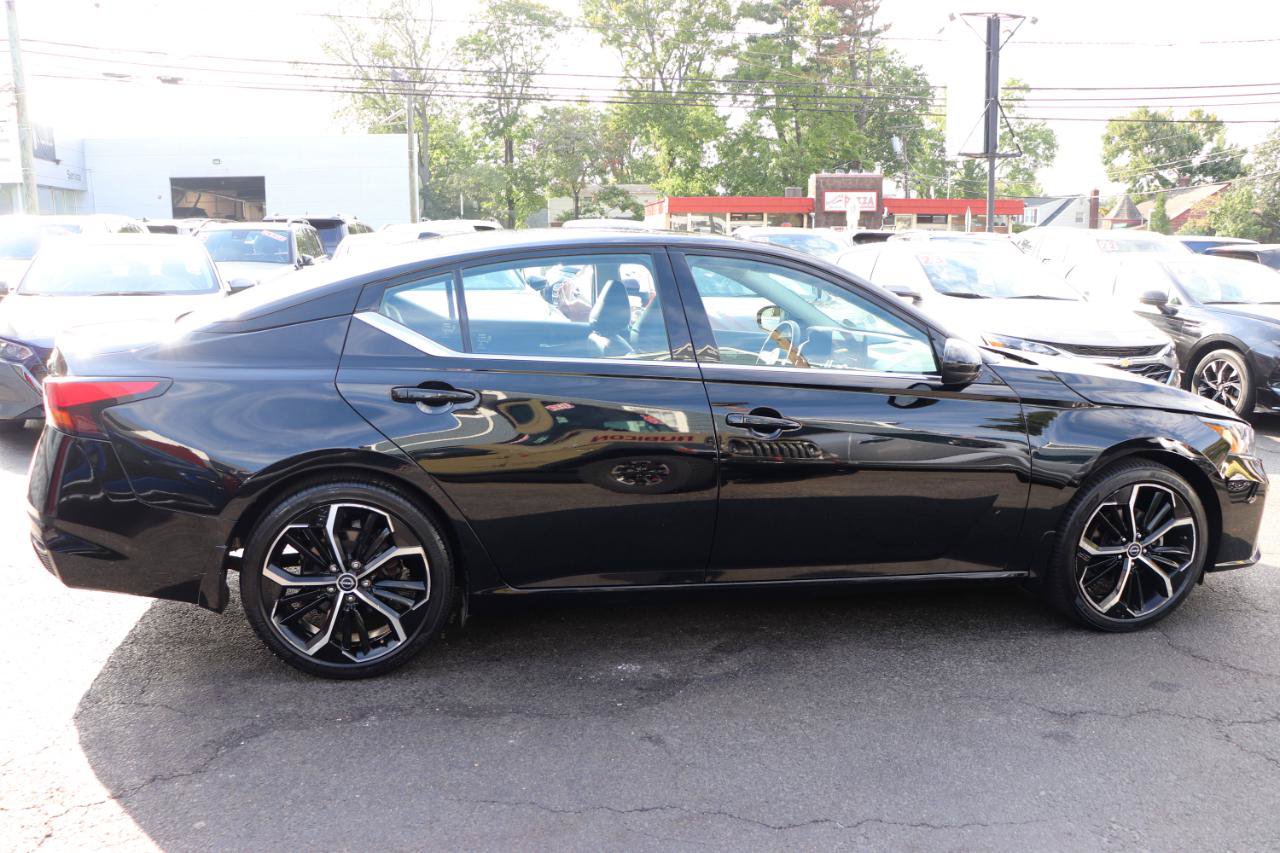 Used 2024 Nissan Altima 2.5 SR w/ SR Premium Package FWD image 6