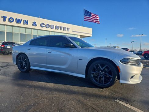 Used 2020 Dodge Charger R/T w/ Blacktop Package image 3
