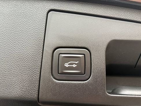 Used 2019 Cadillac XT4 Premium Luxury AWD/4WD image 17