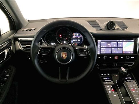 Used 2025 Porsche Macan image 16