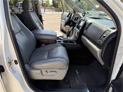 Used 2015 Toyota Sequoia Platinum AWD/4WD image 18