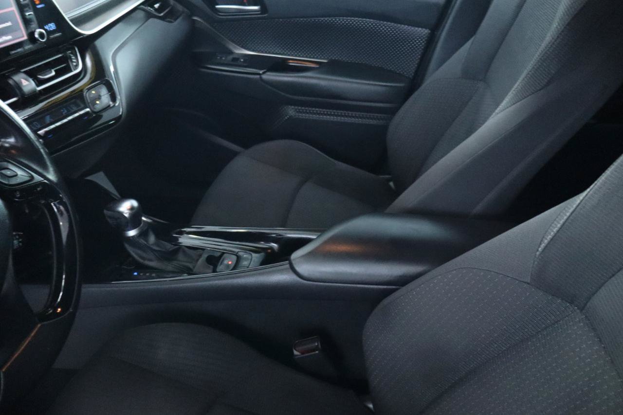Used 2019 Toyota C-HR XLE FWD image 17