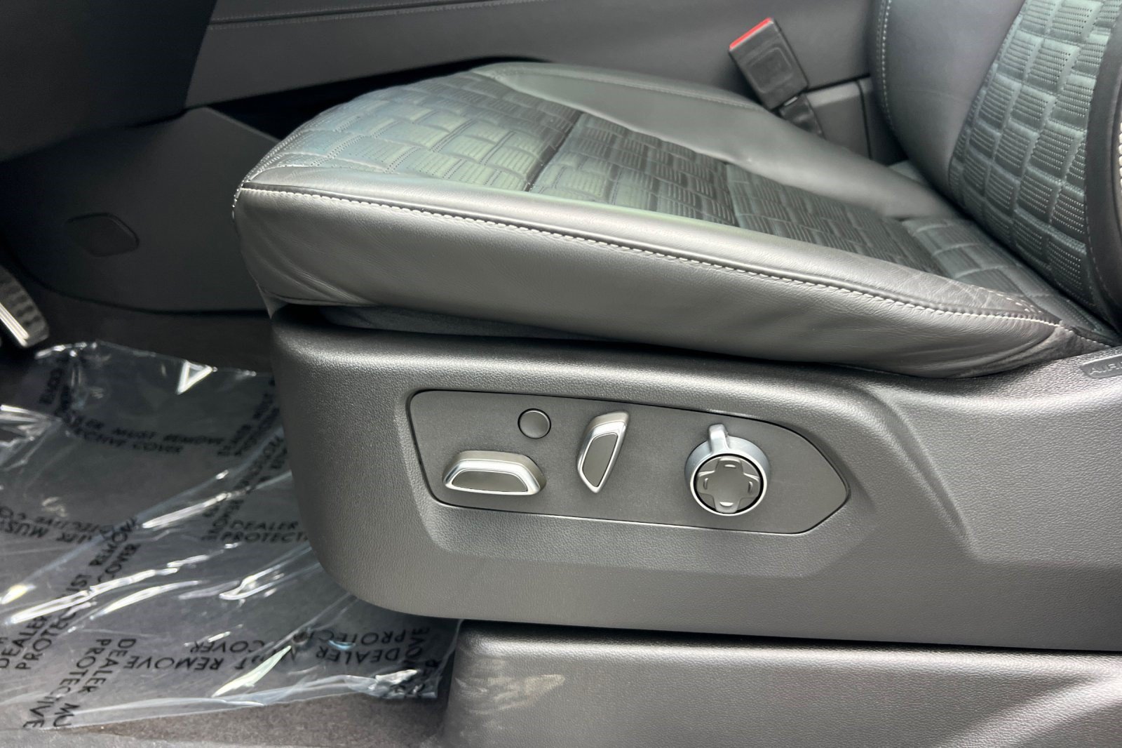 Used 2025 Cadillac Escalade V AWD/4WD image 14