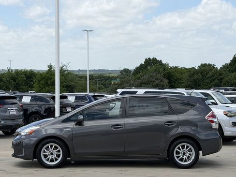 Used 2017 Toyota Prius V Three FWD image 3