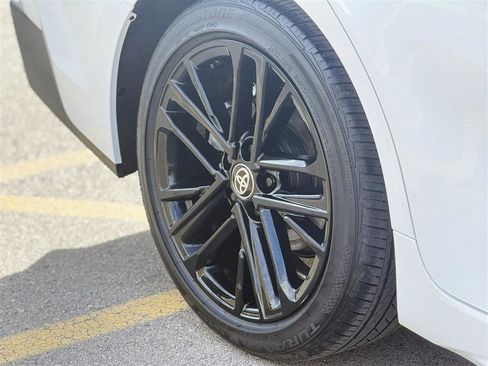 Used 2025 Toyota Camry SE image 10