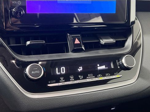 Used 2025 Toyota Corolla LE image 26