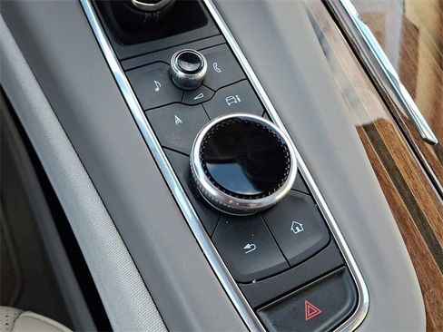 Certified 2022 Cadillac Escalade Premium Luxury Platinum image 27