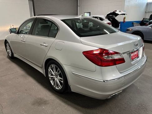 Used 2012 Hyundai Genesis 3.8 w/ Premium Pkg RWD image 5