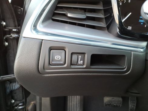 Used 2017 Cadillac XT5 Luxury w/ Driver Awareness Package image 15