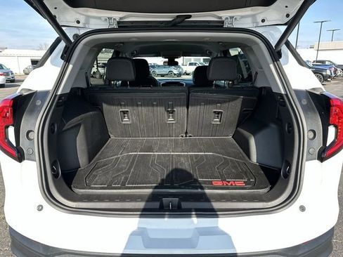 Used 2024 GMC Terrain SLE w/ Driver Convenience Package image 27