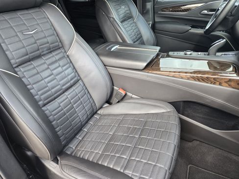 Used 2024 Cadillac Escalade Sport Platinum image 17