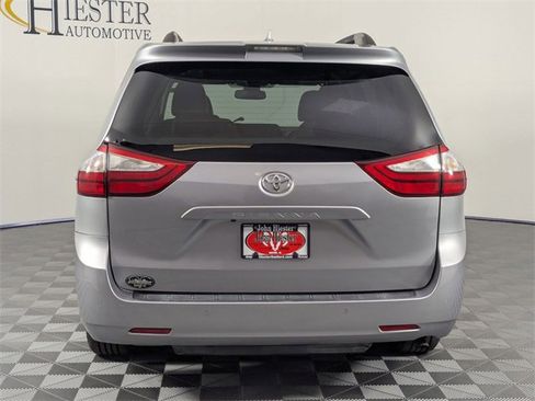 Used 2018 Toyota Sienna XLE w/ XLE Navigation Package image 6