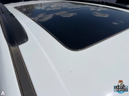 Used 2025 Chrysler Pacifica Limited FWD image 7