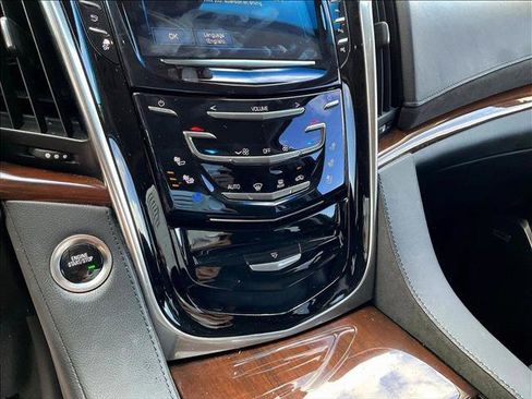 Used 2019 Cadillac Escalade Luxury RWD image 23