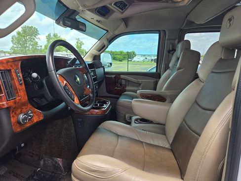Used 2022 Chevrolet Express 2500 w/ Enhanced Convenience Package image 12