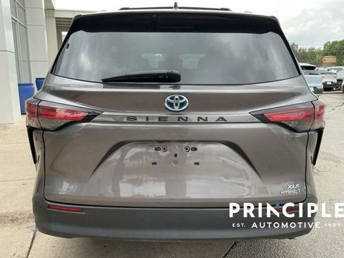 Used 2021 Toyota Sienna XLE FWD image 9