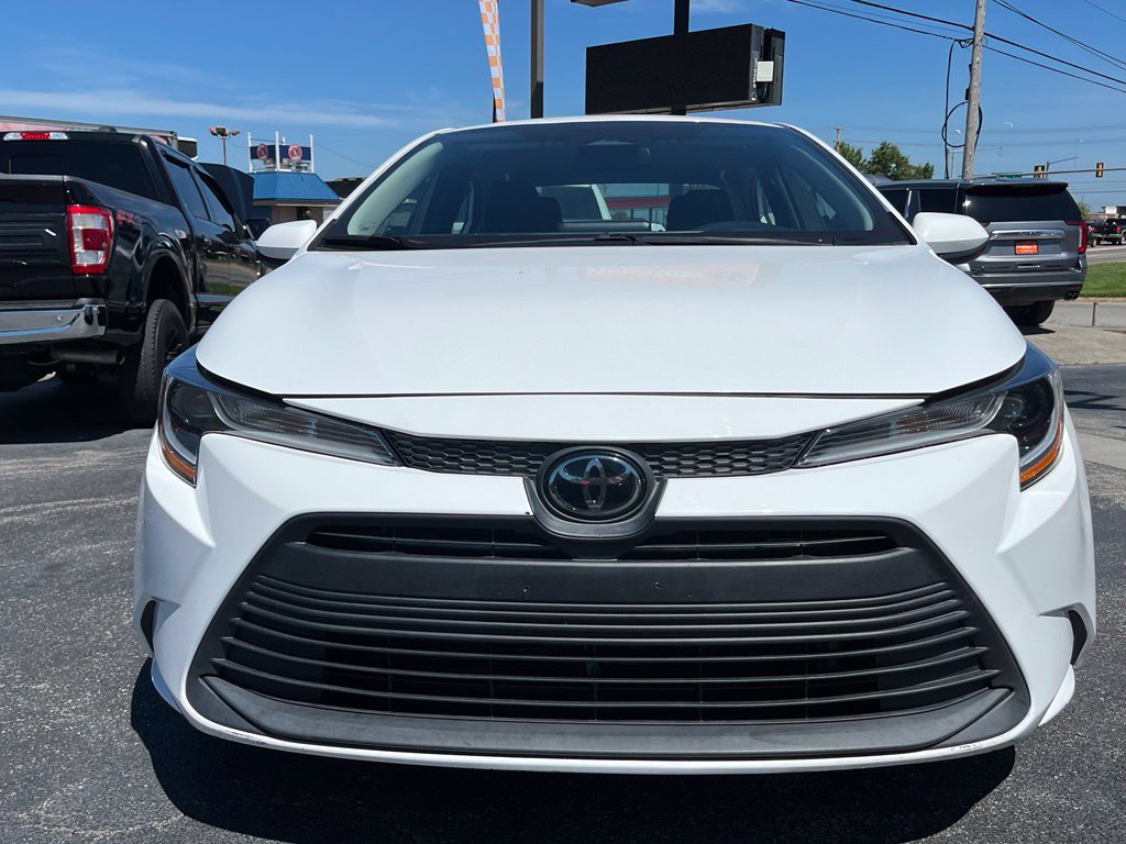 Used 2023 Toyota Corolla LE FWD image 3
