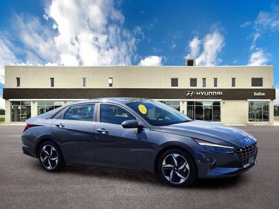 Used 2023 Hyundai Elantra Limited w/ Preferred Accessory Package