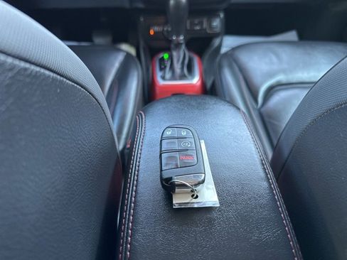 Used 2022 Jeep Renegade Trailhawk image 22