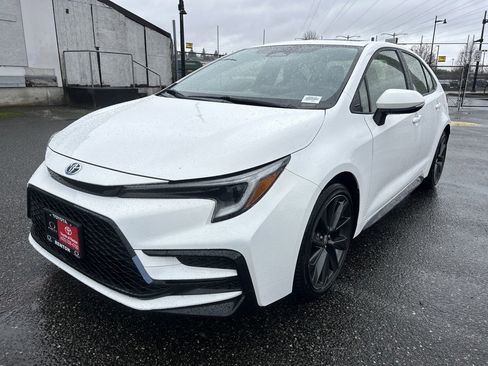 Certified 2024 Toyota Corolla SE w/ SE Package image 1