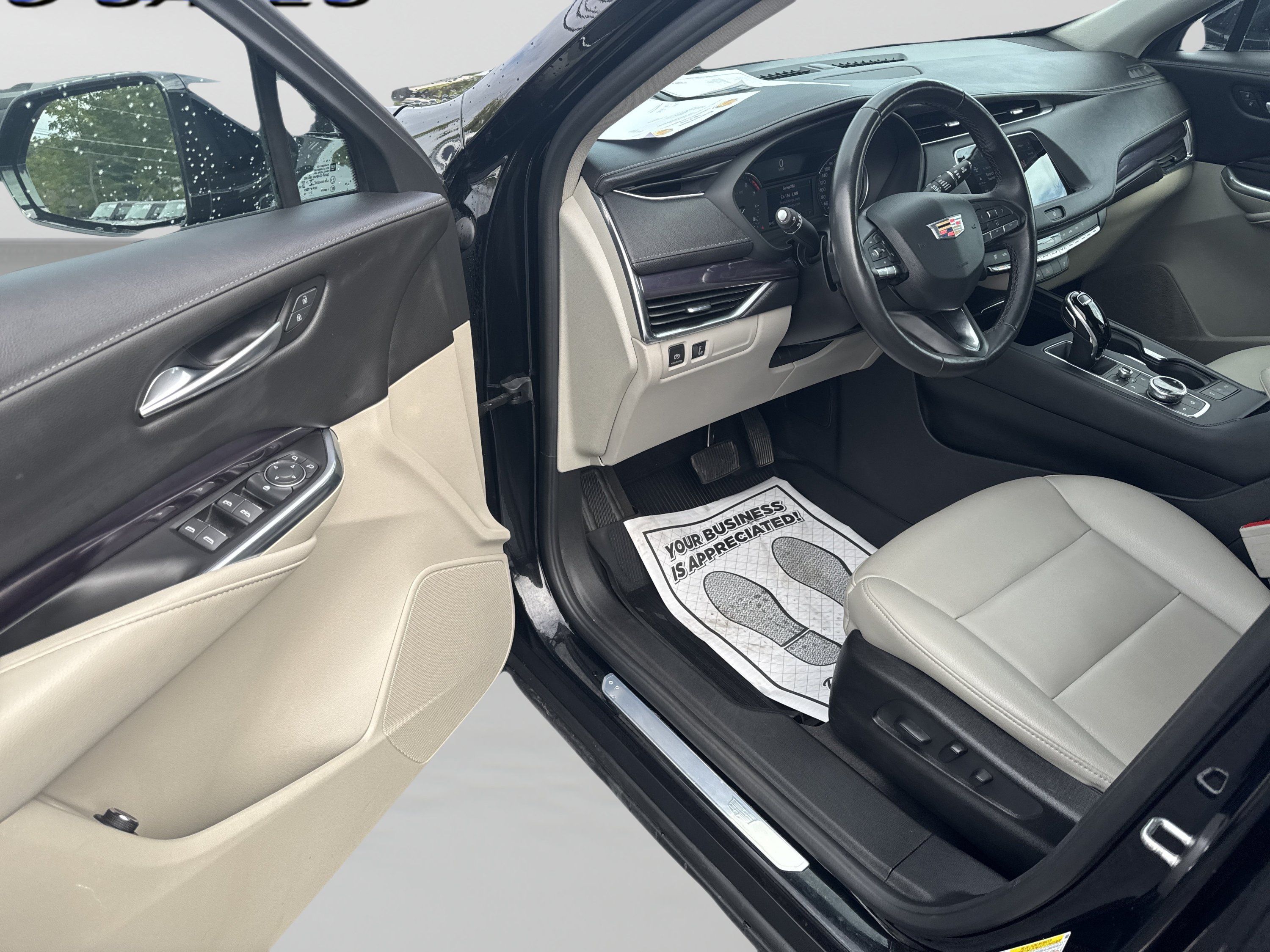 Used 2022 Cadillac XT4 Luxury AWD/4WD image 11