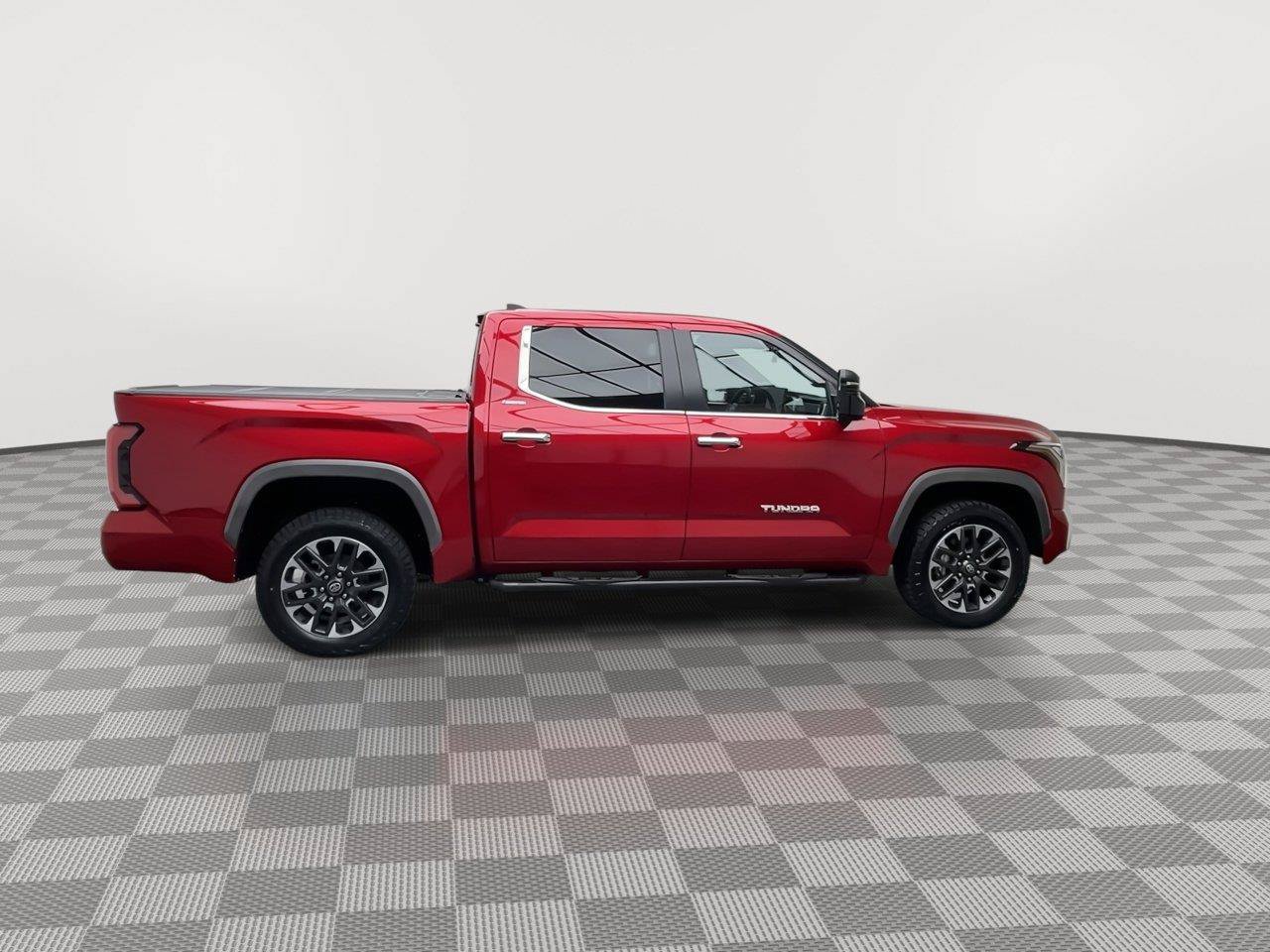 Used 2025 Toyota Tundra Limited AWD/4WD image 40
